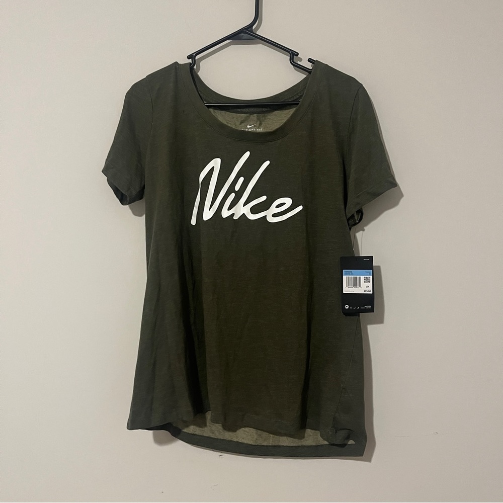 NWT Nike Dri-Fit Women's Medium Scoop Army Green Short Sleeve T-shirt CQ0258-325